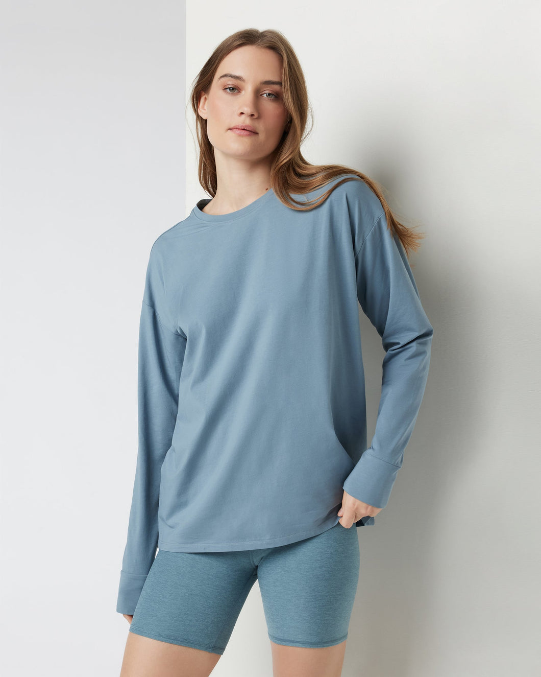Vuori-Women's L/S Feather Tee-Smoke Blue