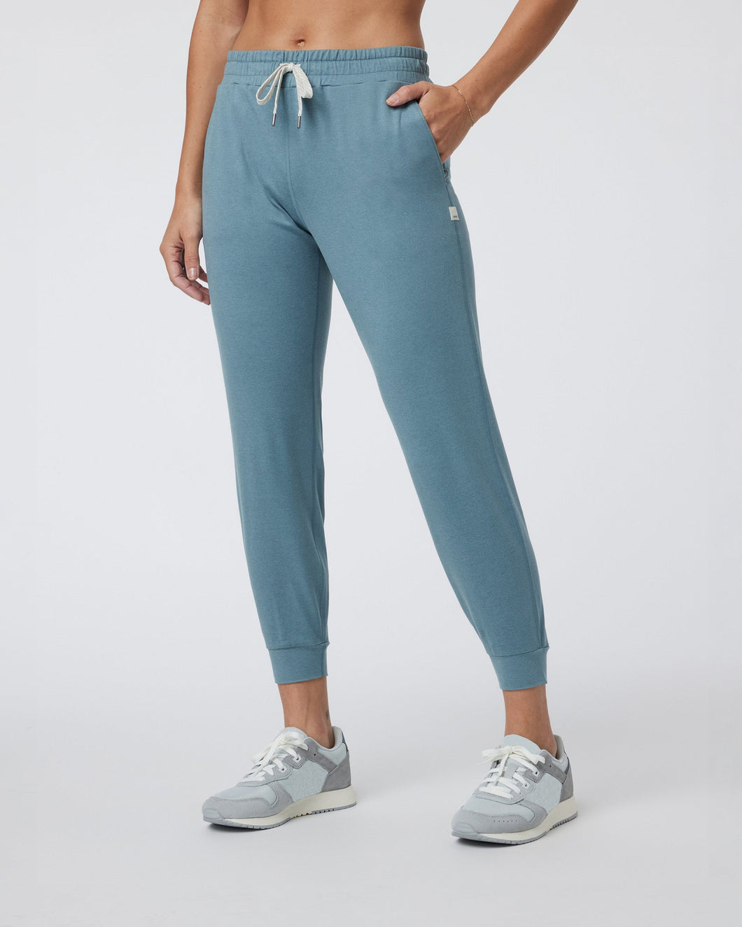 Vuori-Women's-Performance Jogger-Smoke Blue Heather