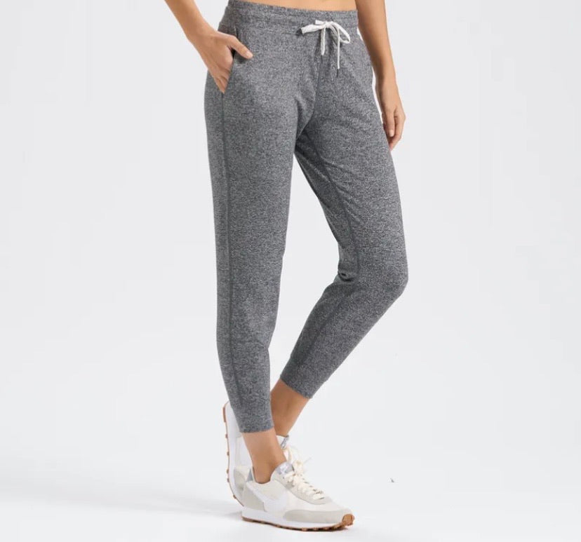Vuori-Women's-Performance Jogger-Heather Grey